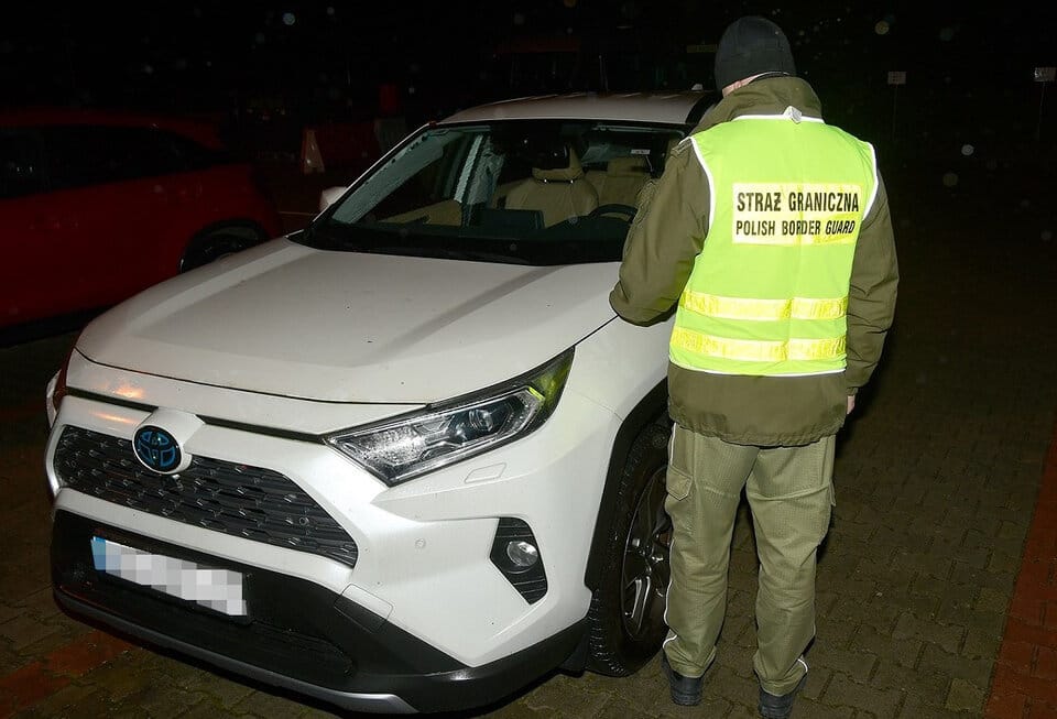 Skradziony Mercedes i podejrzana Toyota