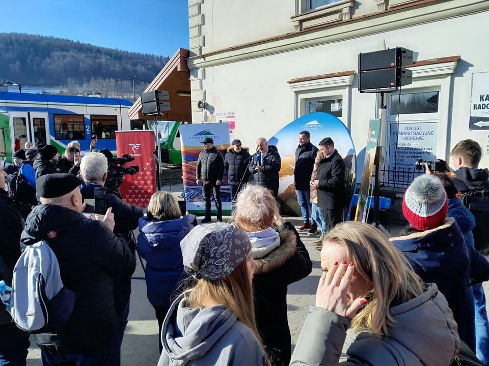 Pociąg z Rzeszowa do Ustrzyk Dolnych