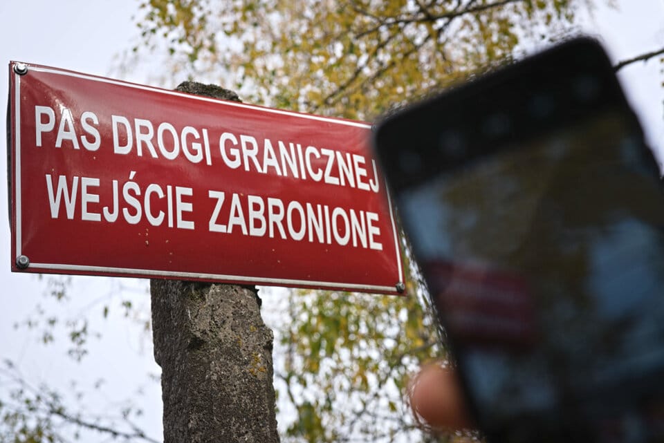 Przypominany o zakazie wejścia na pas drogi granicznej