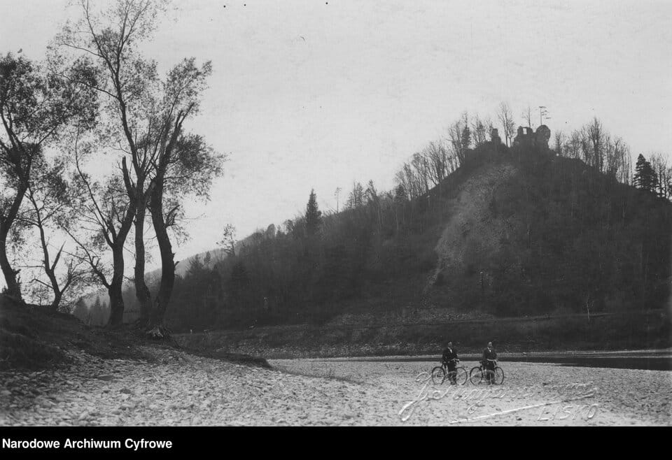 Sobień - Tajemniczy zamek Kmitów