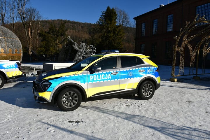 Nowy radiowóz dla policjantów z Czarnej